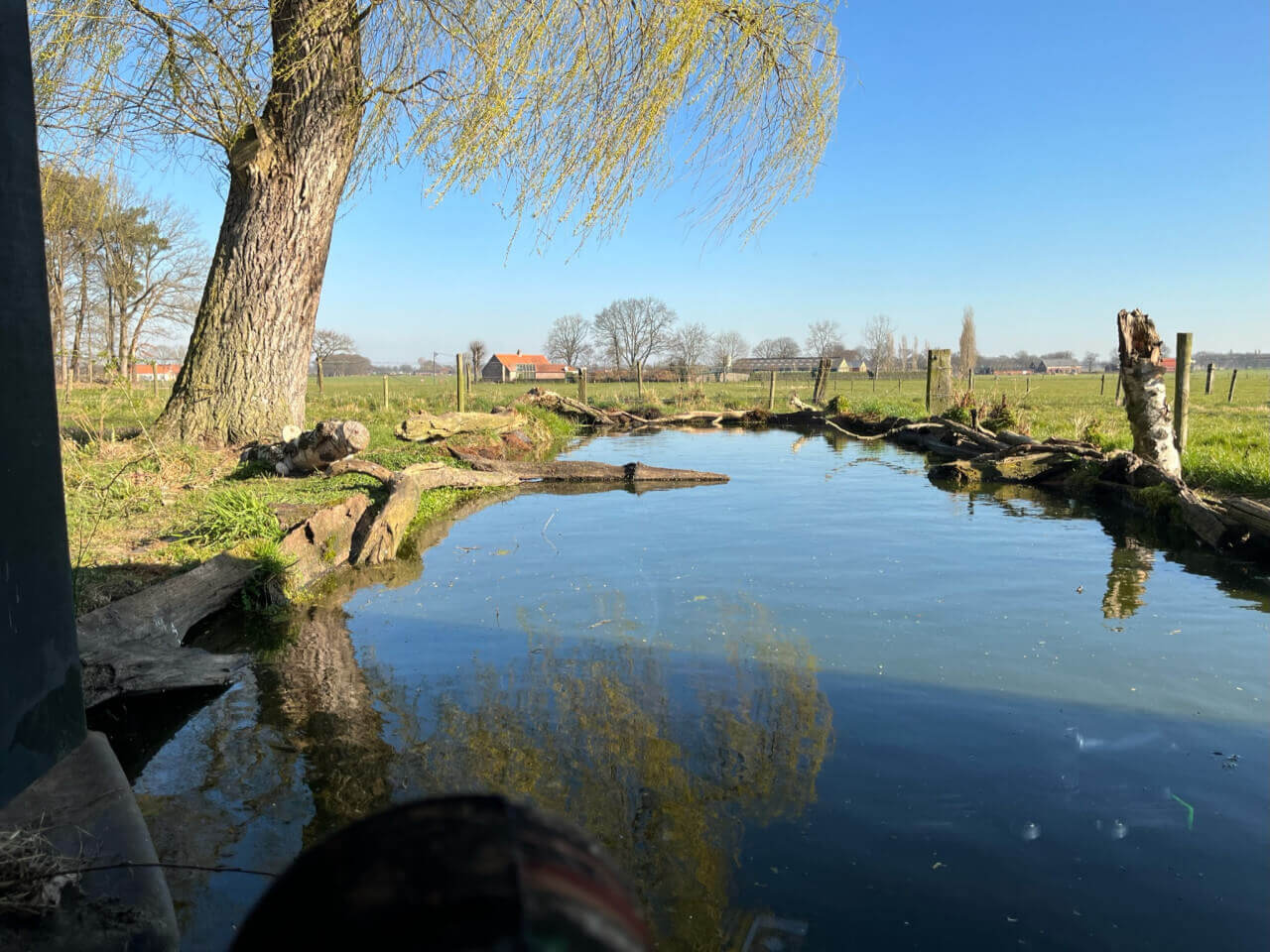 F7AFE40E-50EC-4B35-A6CF-09FF855EFE71